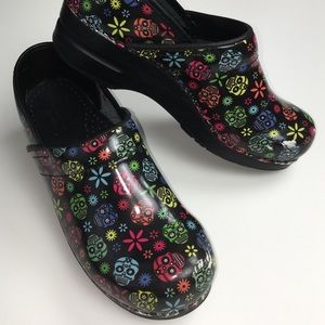 sanita sugar skull clogs
